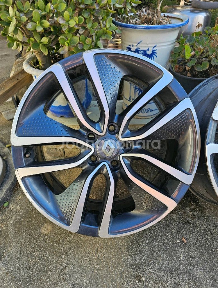 르노삼성 sm6 19인치 순정휠만 판매합니다.--1