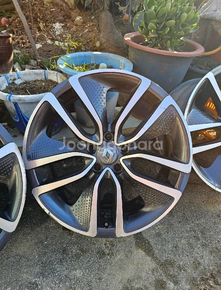 르노삼성 sm6 19인치 순정휠만 판매합니다.--3