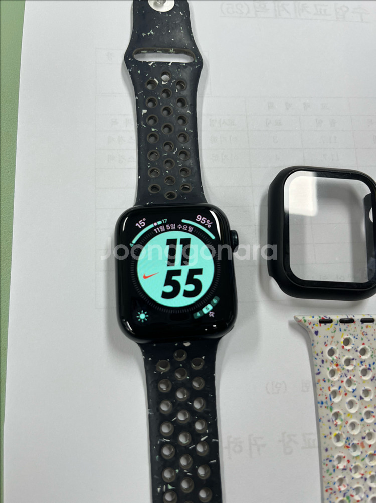 애플워치 SE2 44mm 블랙 나이키 버젼 판매합니다.--0
