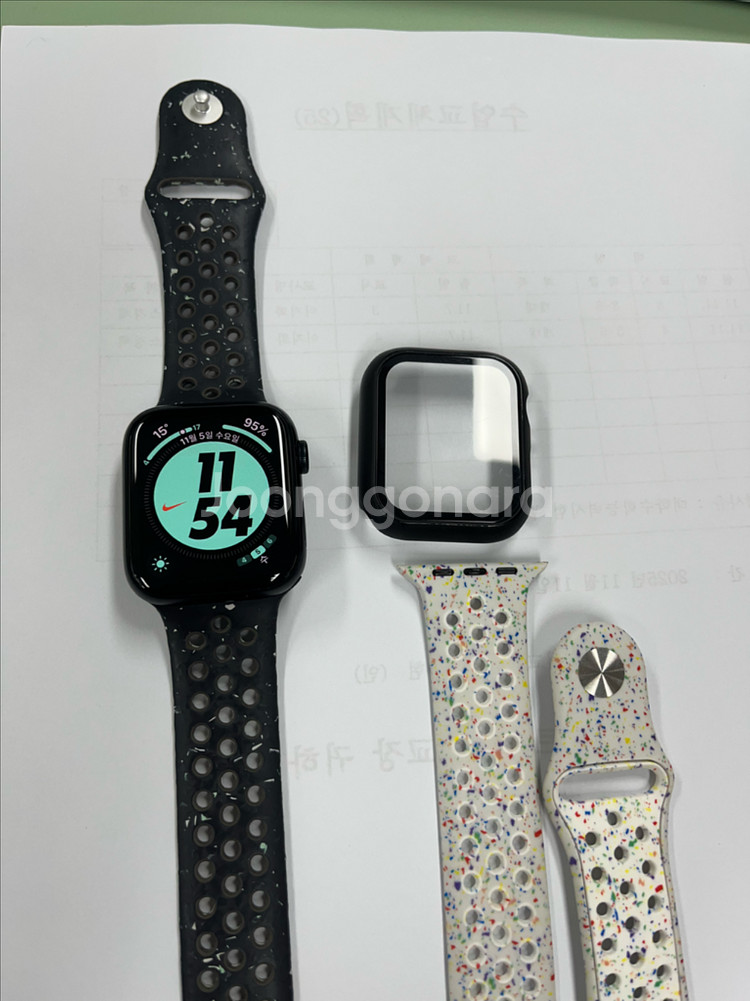 애플워치 SE2 44mm 블랙 나이키 버젼 판매합니다.--1