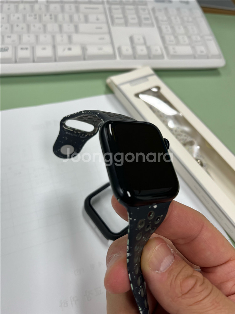 애플워치 SE2 44mm 블랙 나이키 버젼 판매합니다.--4