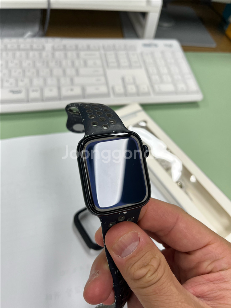 애플워치 SE2 44mm 블랙 나이키 버젼 판매합니다.--3