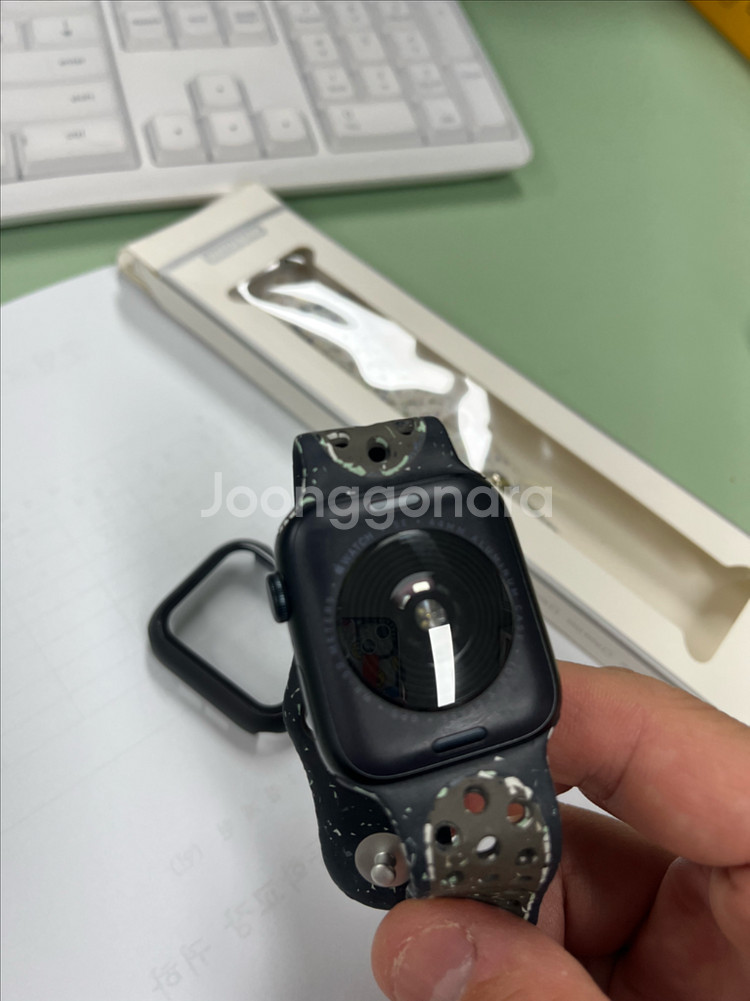 애플워치 SE2 44mm 블랙 나이키 버젼 판매합니다.--6