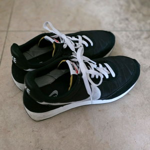 나이키 테일윈드79 흰검 265