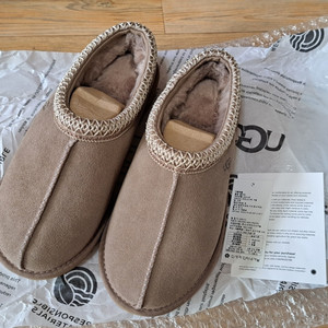 [백화점구입] 어그 타스만 240사이즈 카리부 새제품