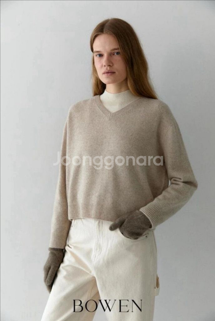 보웬 홀가먼트 라쿤 브이넥 니트 - 연베이지--2