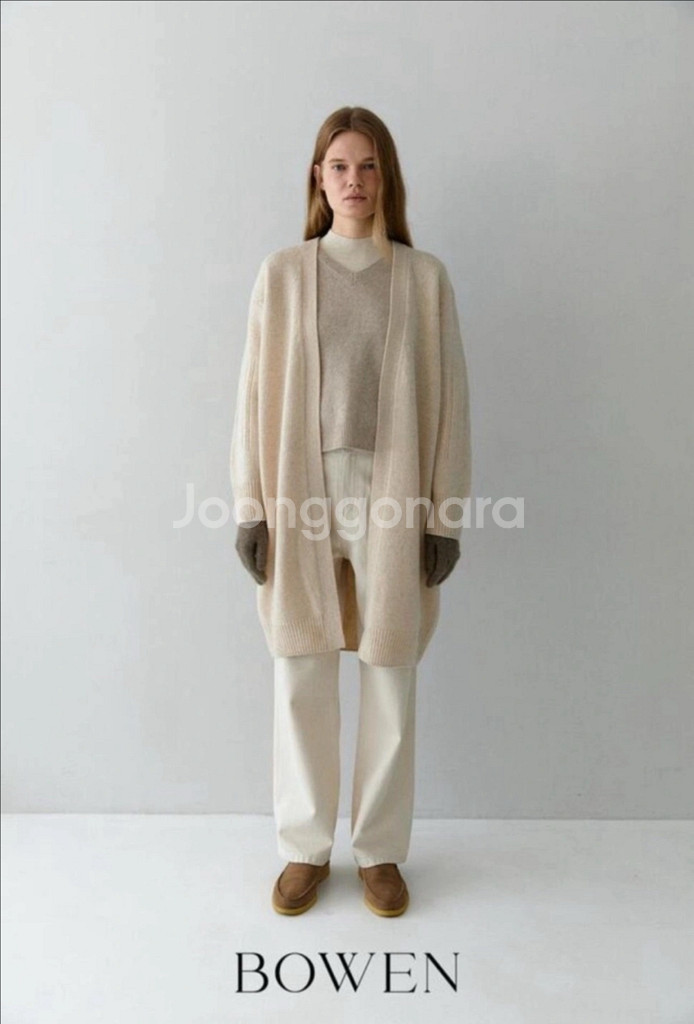 보웬 홀가먼트 라쿤 브이넥 니트 - 연베이지--4
