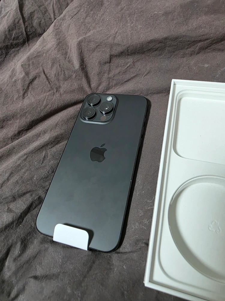 아이폰 15 프로 맥스 256GB 블랙티타늄 리퍼폰 이미지
