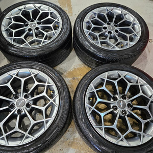 제네시스g80 녹용 19인치 휠타이어 판매합니다