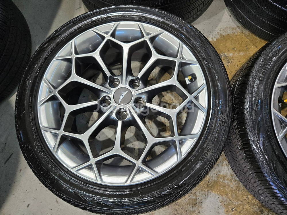 제네시스g80 녹용 19인치 휠타이어 판매합니다--4