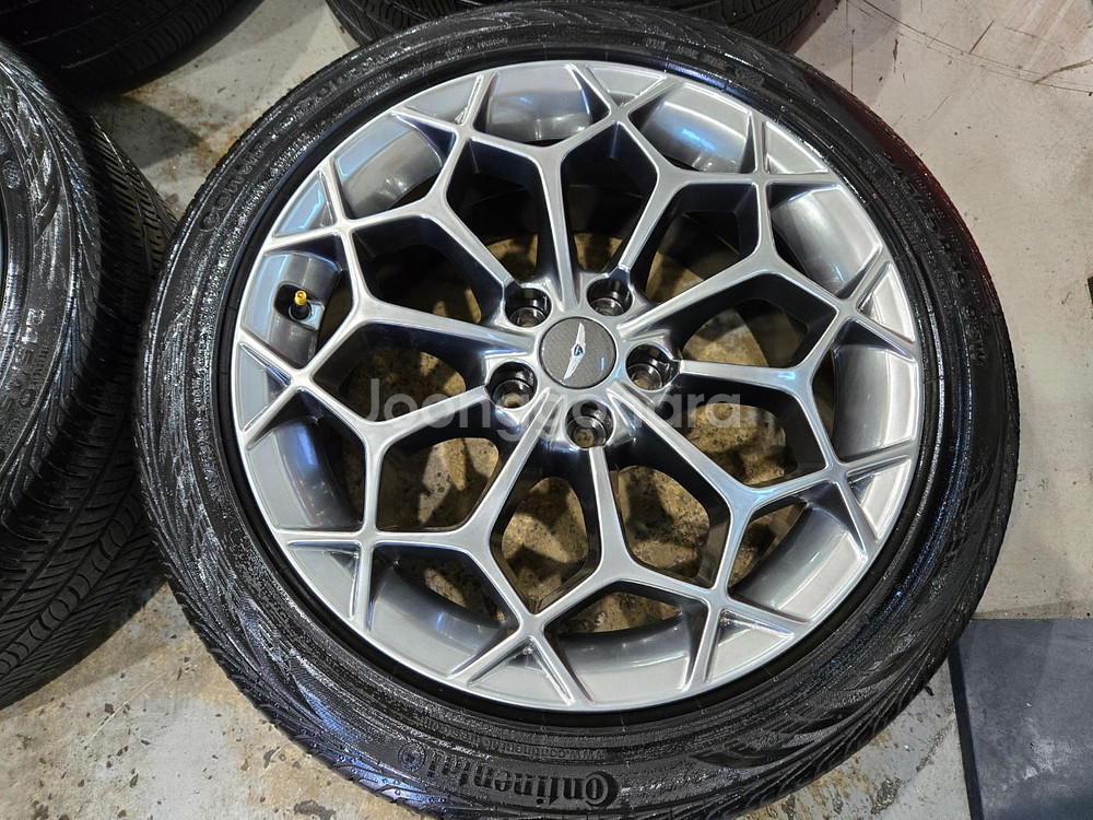 제네시스g80 녹용 19인치 휠타이어 판매합니다--1