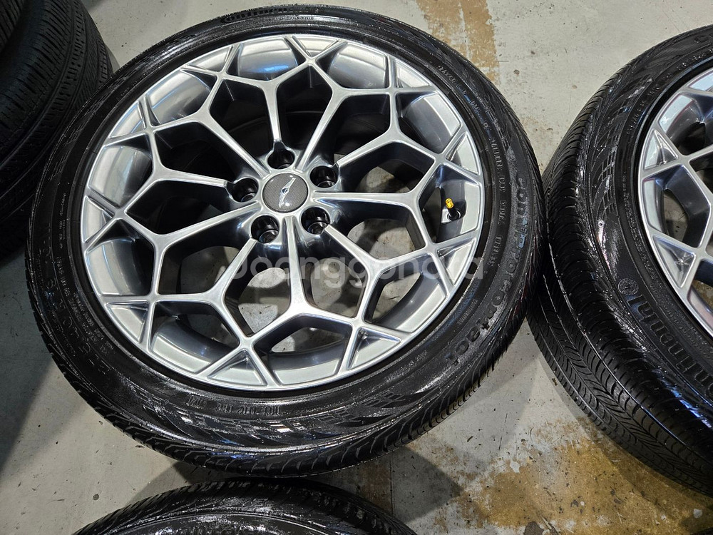 제네시스g80 녹용 19인치 휠타이어 판매합니다--3