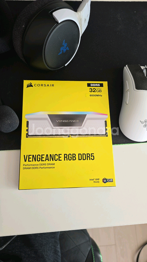 미개봉) 커세어 튜닝램 화이트 led ddr5 32gb(16*2) 6000hz--0