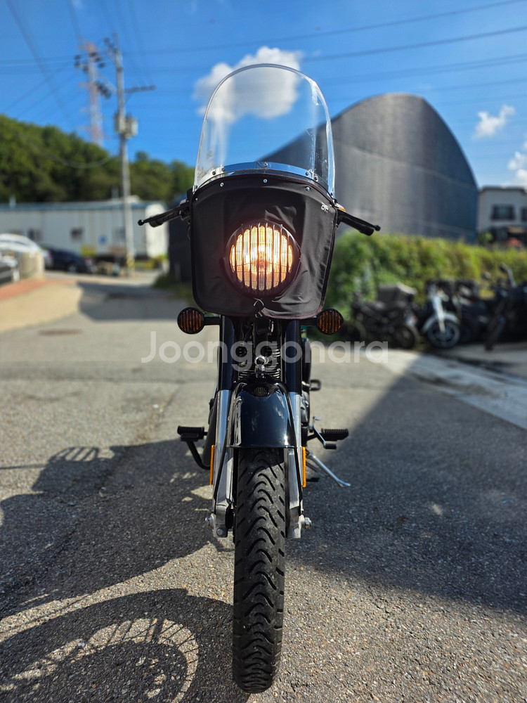 로얄엔필드 클래식500 19년 2만 깔끔한 블랙차량--1