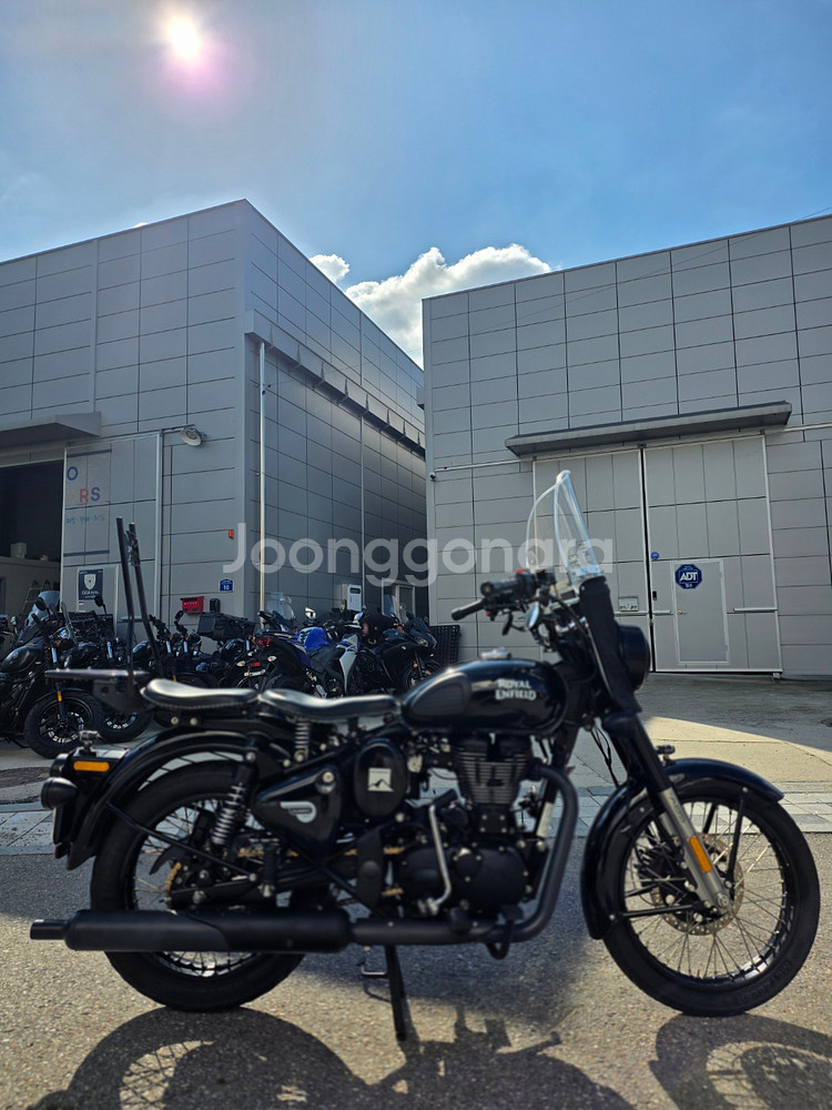 로얄엔필드 클래식500 19년 2만 깔끔한 블랙차량--2