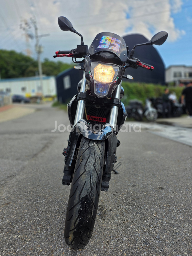 베넬리 tnt300 17년 3만 아크라 구변완료 최저가 판매합니다--1