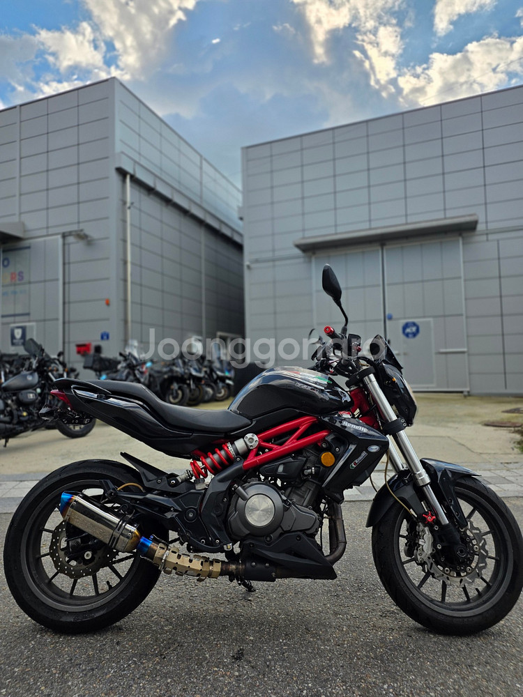 베넬리 tnt300 17년 3만 아크라 구변완료 최저가 판매합니다--2