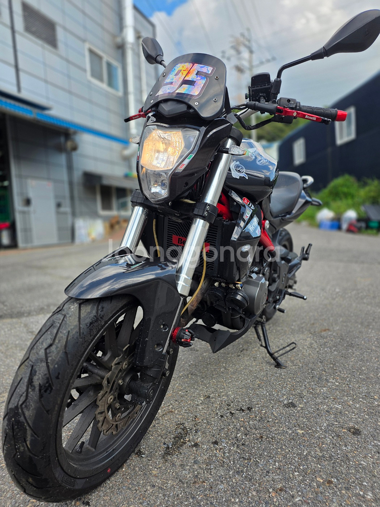 베넬리 tnt300 17년 3만 아크라 구변완료 최저가 판매합니다--7