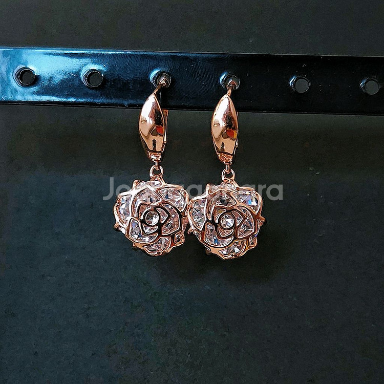 [새상품,선물박스포장] 스와로브스키스톤 장미 링귀걸이--0