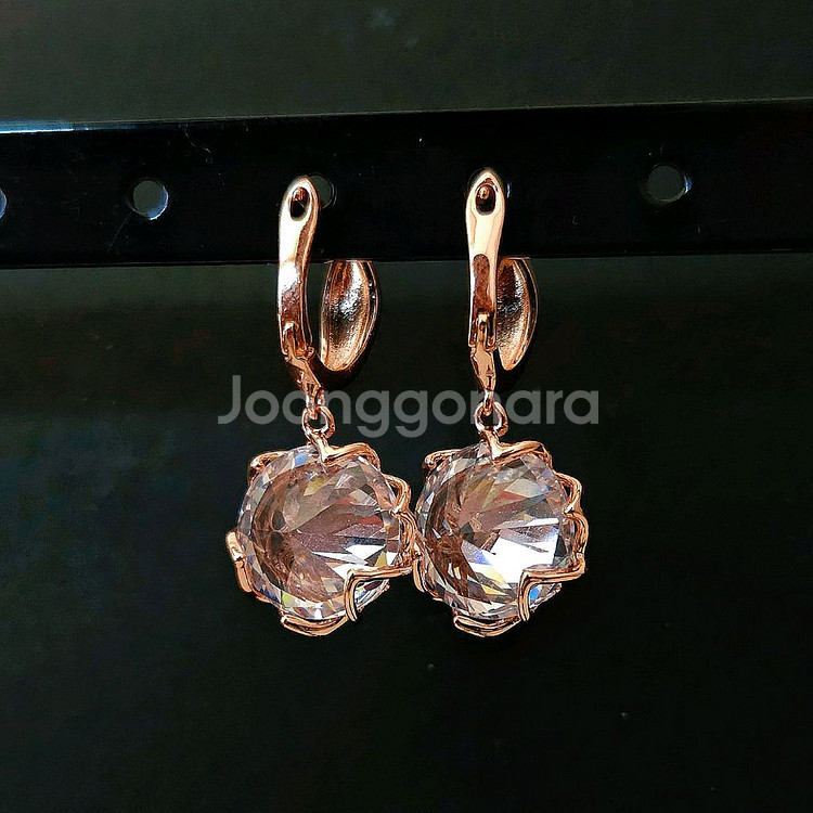 [새상품,선물박스포장] 스와로브스키스톤 장미 링귀걸이--2