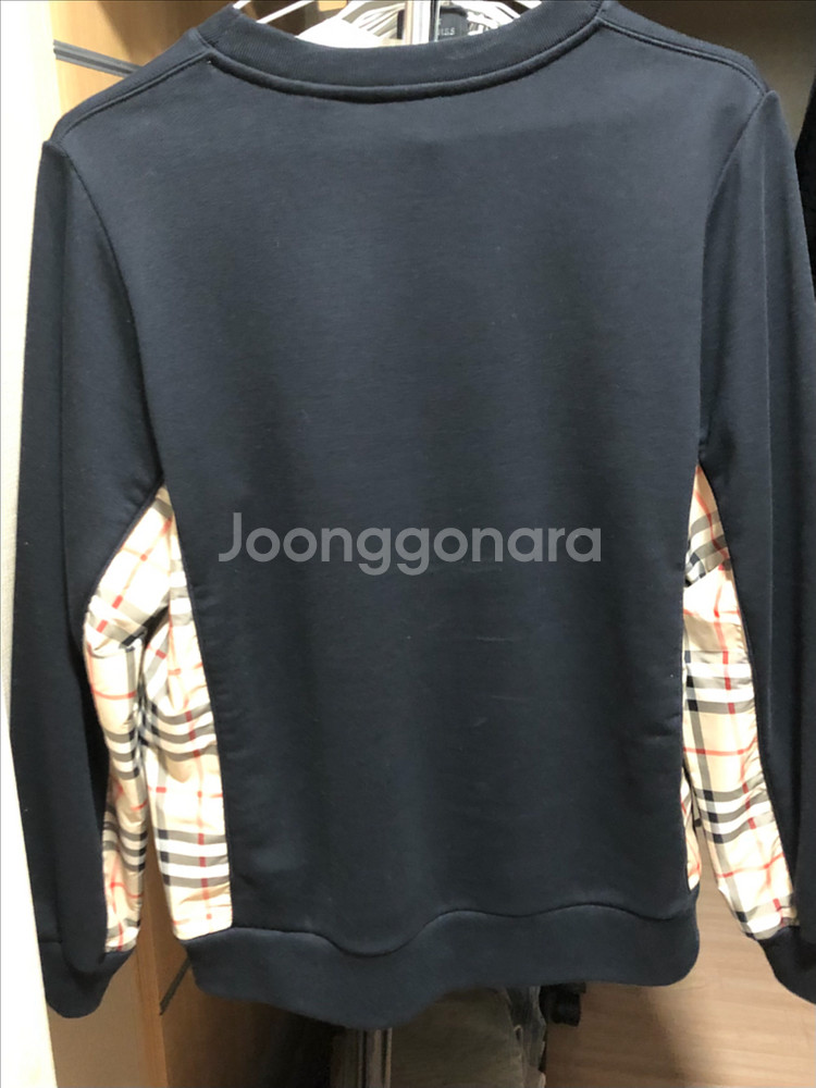 버버리 키즈 맨투맨 14y - 18만원--1