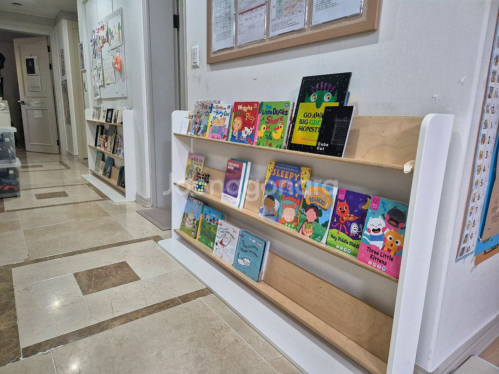 폴반 전면 책장 1600--0