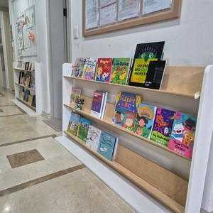 폴반 전면 책장 1600