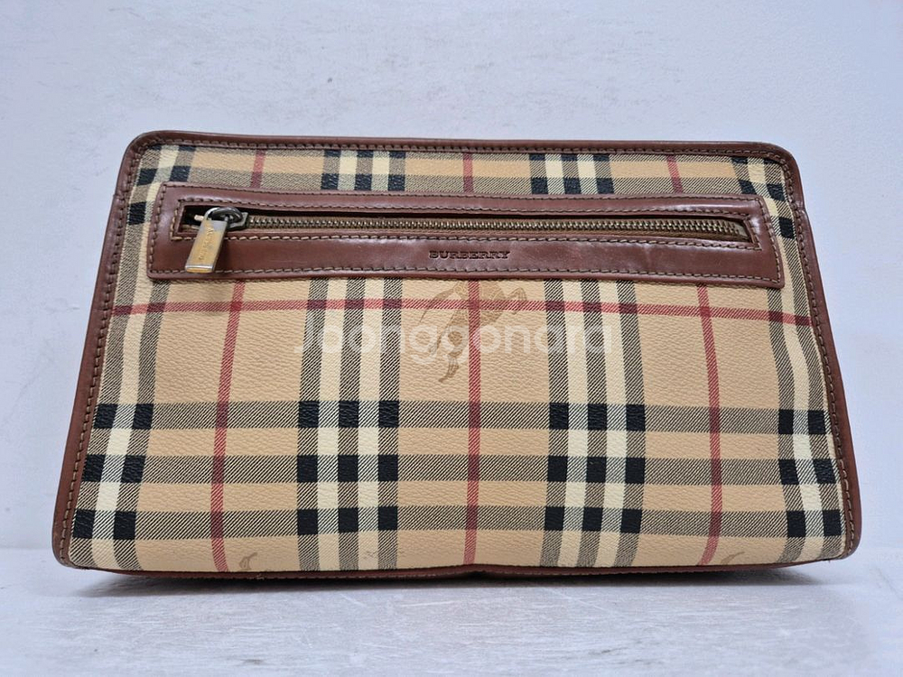 버버리 클래식 클러치백--0