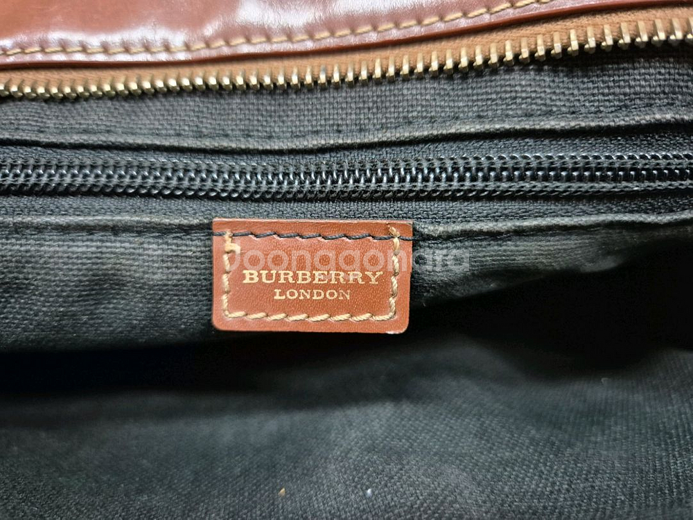 버버리 클래식 클러치백--8