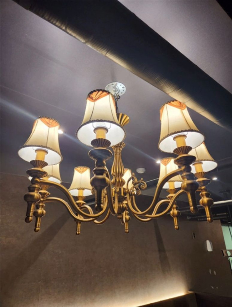 엔틱8구 샹들리에 카페/매장/ 홈 인테리어 가구/인테리어 이미지