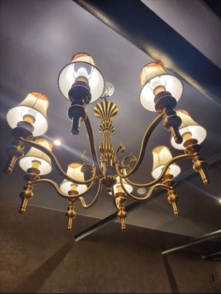 엔틱8구 샹들리에 카페/매장/ 홈 인테리어 가구/인테리어 이미지