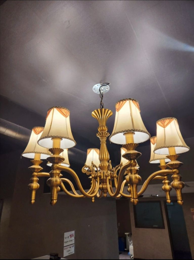 엔틱8구 샹들리에 카페/매장/ 홈 인테리어 가구/인테리어 이미지