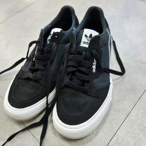 아디다스 페니로우 스니커즈