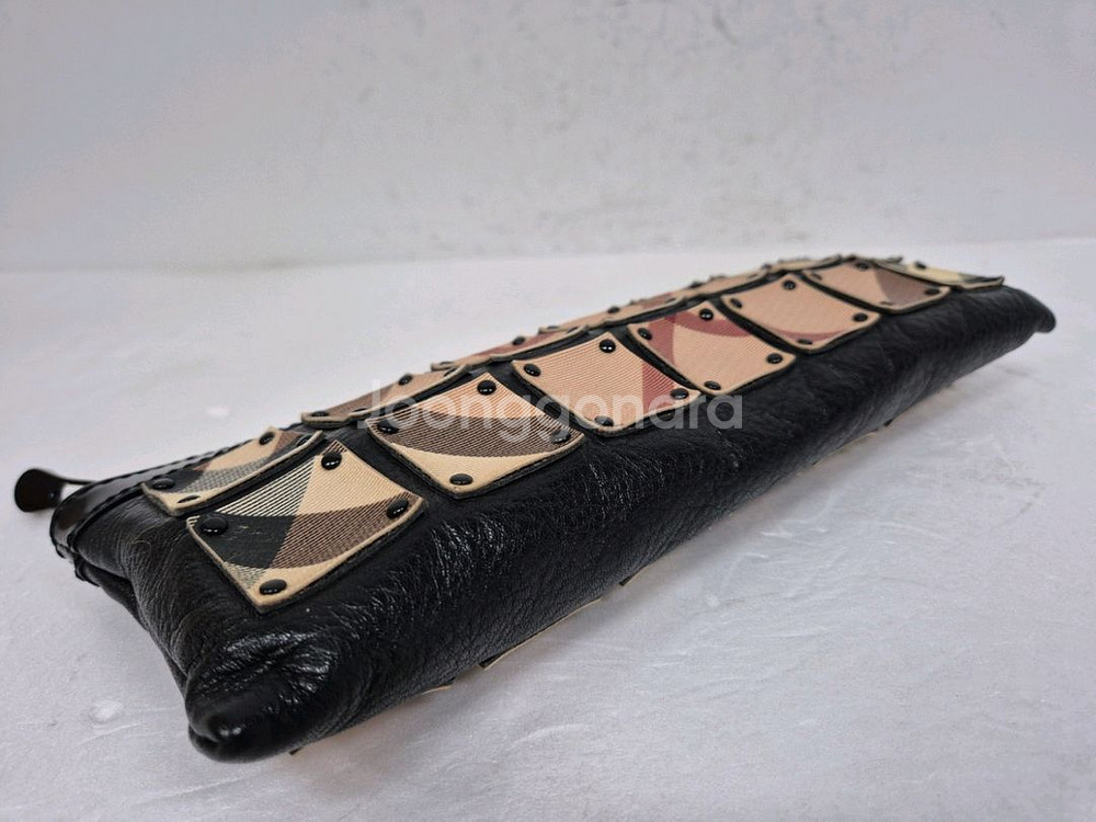 버버리 클러치백--3