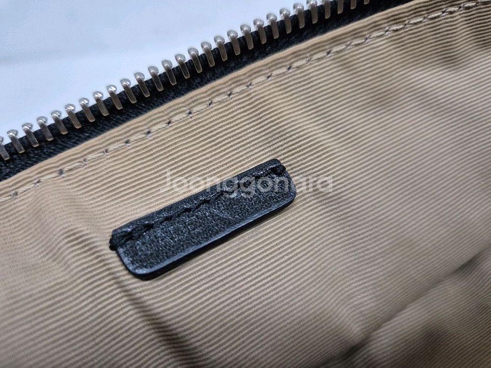 버버리 클러치백--8