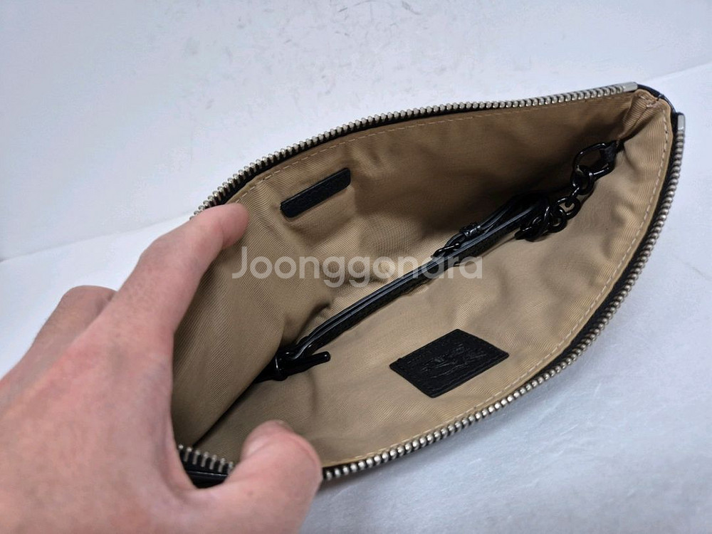 버버리 클러치백--6