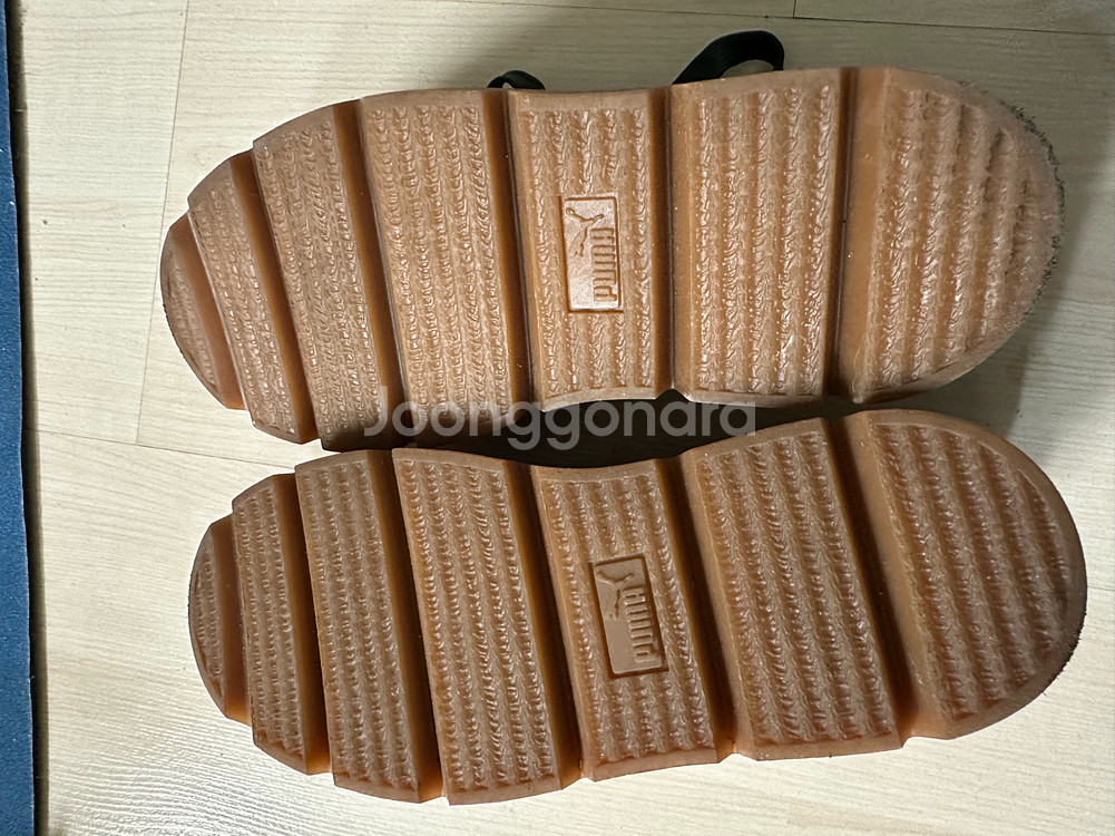 리한나X푸마 235cm 미착용--6