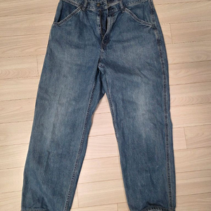 유니클로 남성 와이드 테이퍼드 청바지 판매 이미지