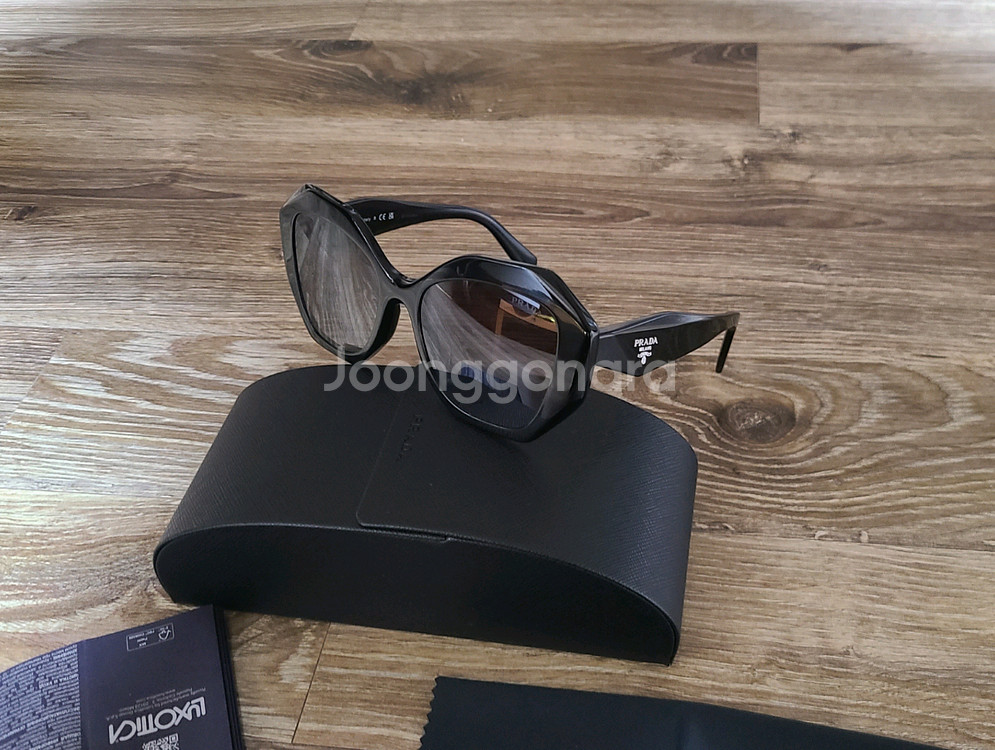 프라다 심볼 선글라스 안경구찌루이비통디올셀린느샤넬가방백팩테수토호보백에르메스생로랑로로피아나--4