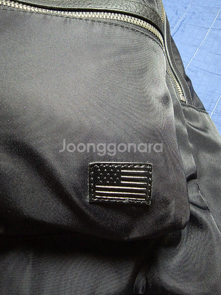 질스튜어트뉴욕 소가죽 나일론 백팩 남여공용사이즈 28 38상태 좋은편입니다.--2