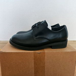 새상품)255-260 8만원 무신사 위더로드 더비슈즈 가죽 구두 로퍼 단화 클락스 락포트 닥터마틴