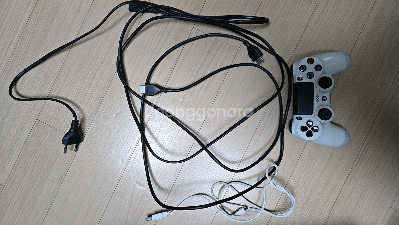 PS4 본체 + 컨트롤러 1개 세트--4