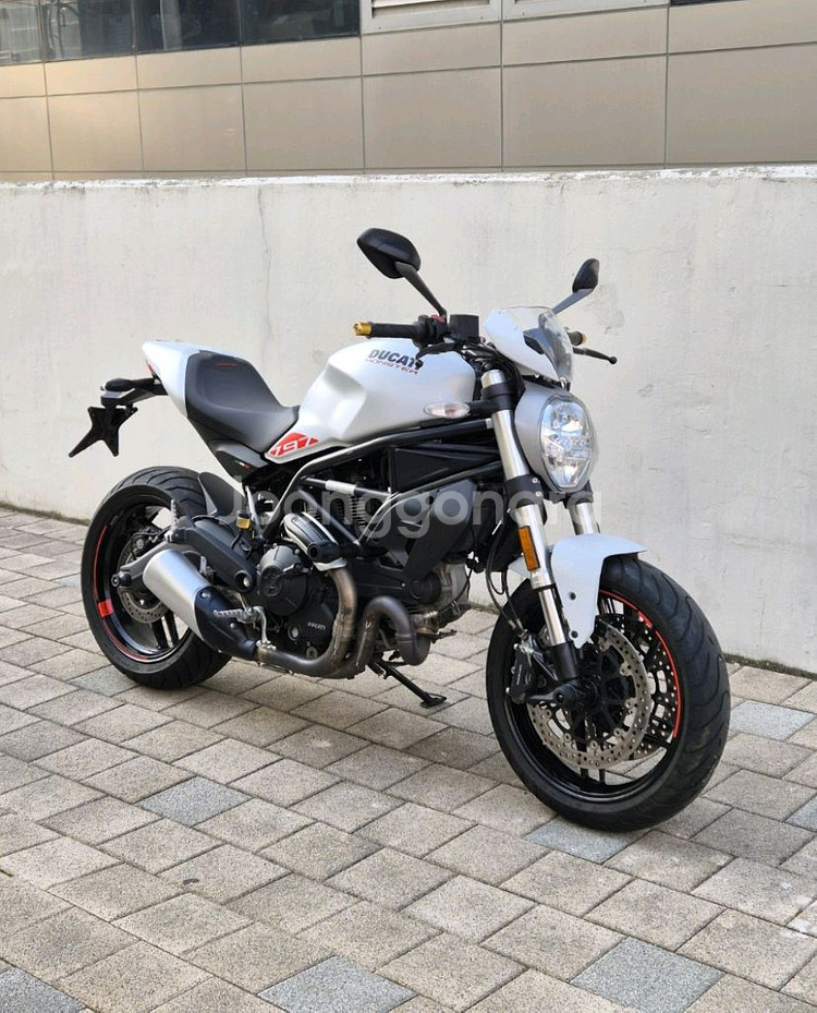 2020 6천키로탄 두카티 몬스터797 판매합니다.--0