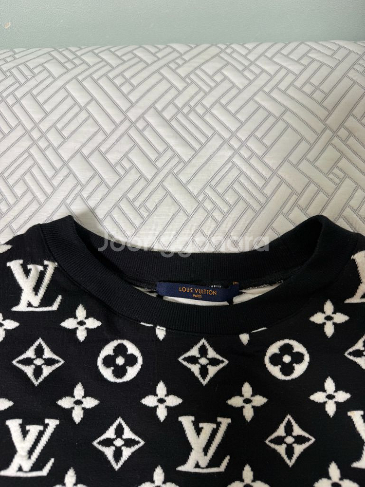 루이비통 맨투맨--1