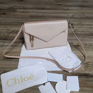 끌로에 레더 크로스백(새 상품급)숄더백구찌루이비통프라다디올셀린느명품가방생로랑테수토호보백사피아노레더에르메스샤넬버버리