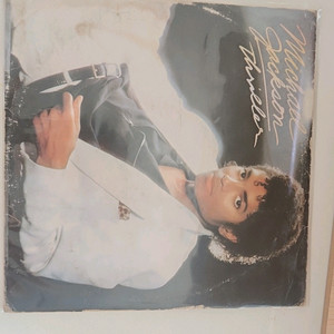 마이클잭슨 스릴러 LP 바이닐 레코드 (판 상태 좋음. 자켓 상태 감안 가격 내림)