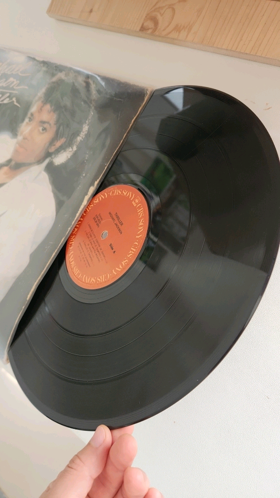 마이클잭슨 스릴러 LP 바이닐 레코드 (판 상태 좋음. 자켓 상태 감안 가격 내림) 이미지