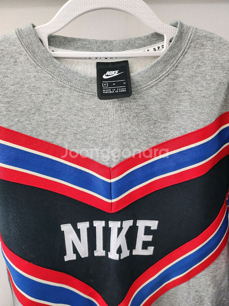 나이키 여성 맨투맨--1