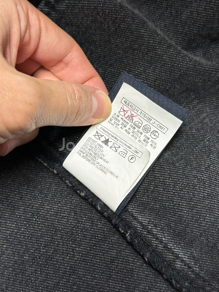 [46(100)] 준지 흑청 데님 트러커 자켓--4