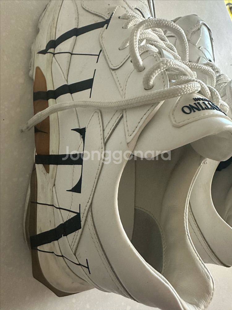 발렌티노 레더 스니커즈--1